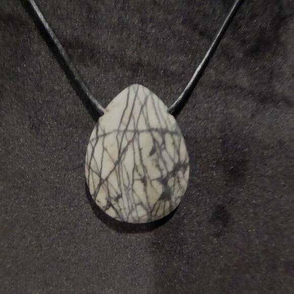 NATURAL BLACK LINE ZEBRA JASPER STONE PENDANT NECKLACE - Picture 7 of 8